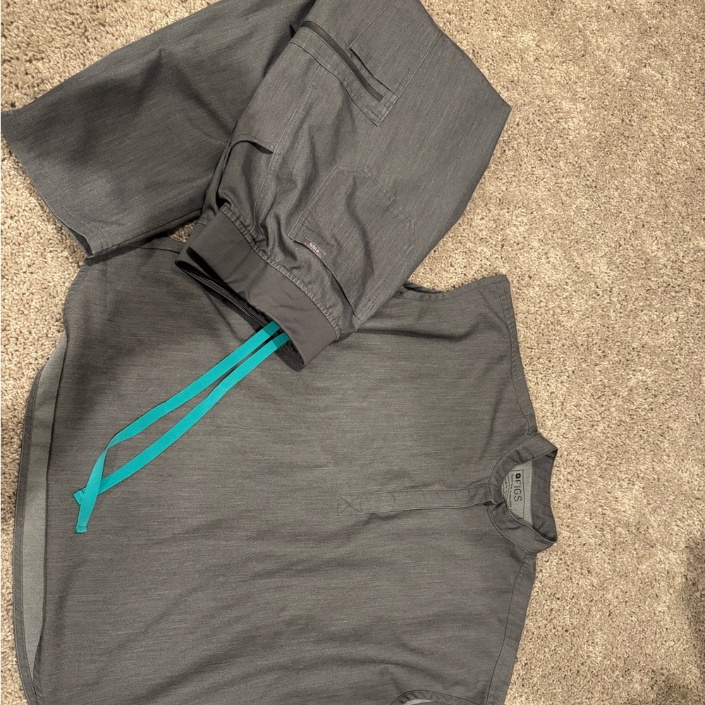 Figs small Rafaela top and medium cargo pants